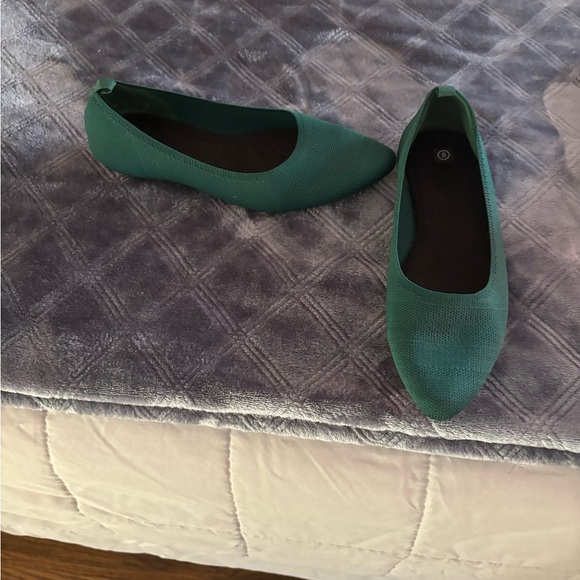 Dark green comfy flats (similar fabric to rothy’s) size 8 - Picture 2 of 5